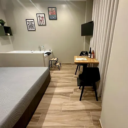 Qualora & Bed & Breakfast 4*